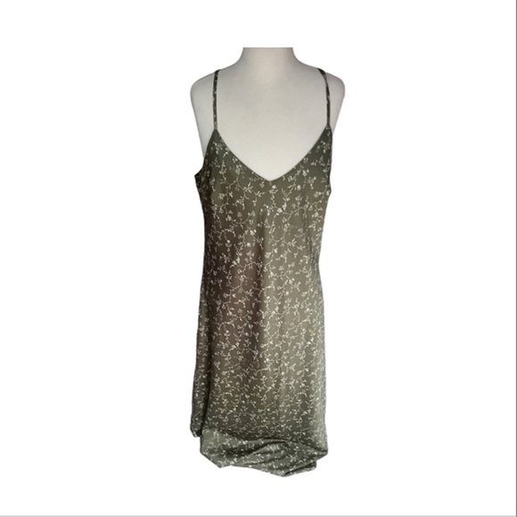 Forever 21 Dresses & Skirts - Forever 21 Floral Print Maxi Dress Green Floral Maxi Dress